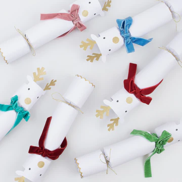 Reindeer With Velvet Bows Crackers